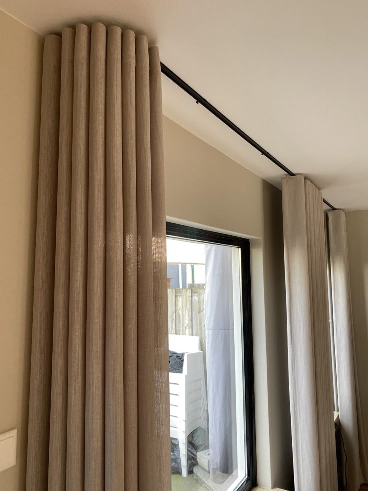 مفروشات 18 Wave Curtains